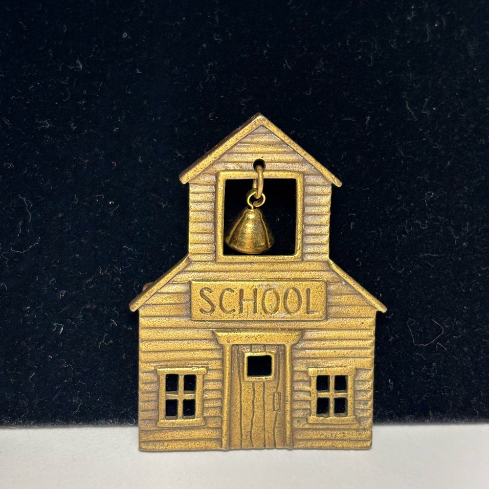 JJ Jonette Schoolhouse Brooch Pin Teacher Pin Dangling School Bell Gold Tone